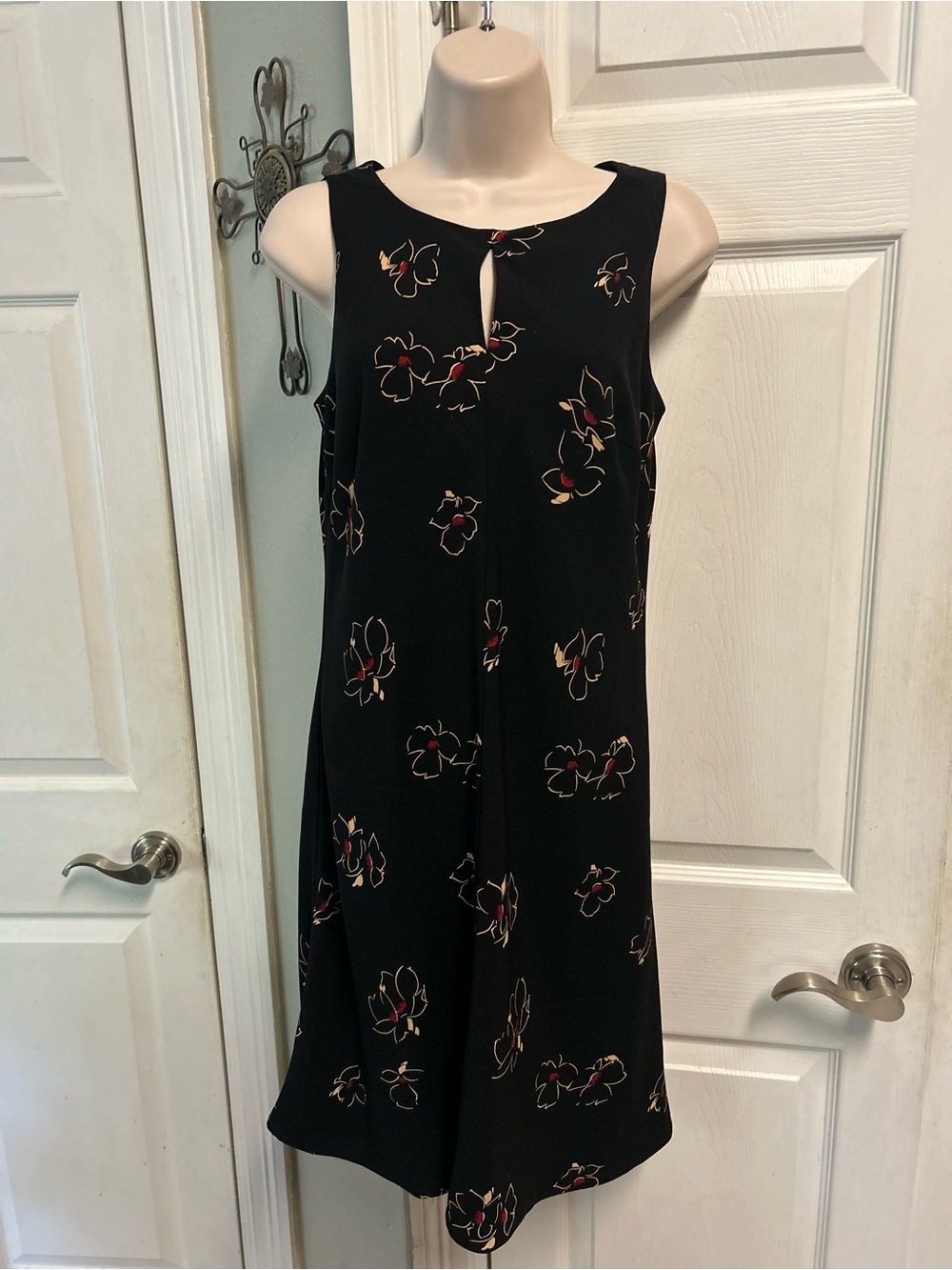 LOFT Women’s Sleeveless Black Floral Keyhole Dress Petite Midi Simple Elegance